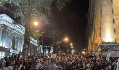 Tbilisidə aksiya zamanı DİN-in bir əməkdaşı yaralanıb