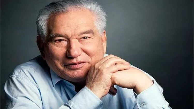 Bakıda Çingiz Aytmatovun abidəsi qoyulub - FOTO