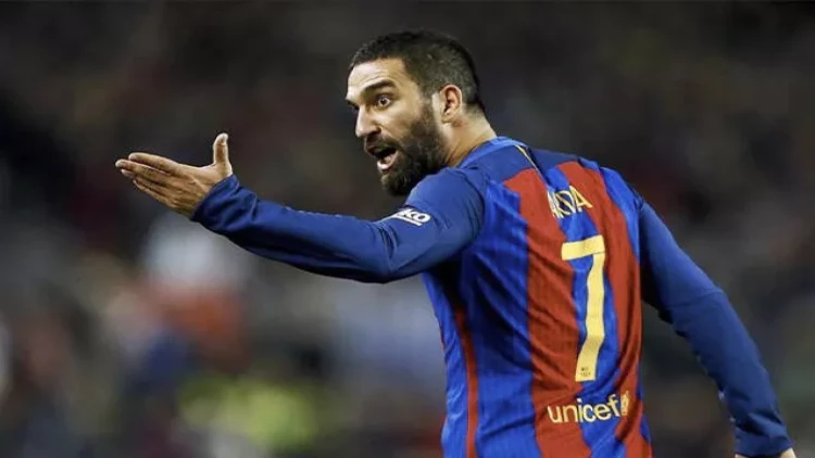 “Arda Turan mebelin üstünü də siqaretlə yandırırdı” - FOTO