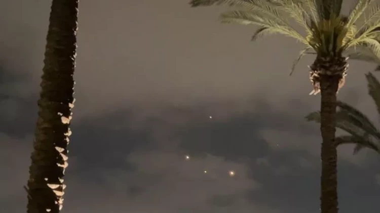 “Dəmir Qübbə” hücumları belə dəf etdi - VİDEO