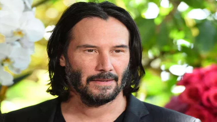 Kianu Rivz çəkiliş zamanı dizini sındırıb