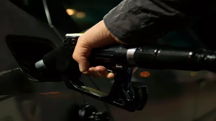 Benzinə su qarışanda nə baş verir?