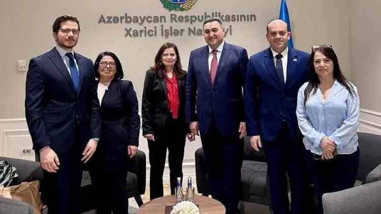 Karmela Şamir Azərbaycandadır