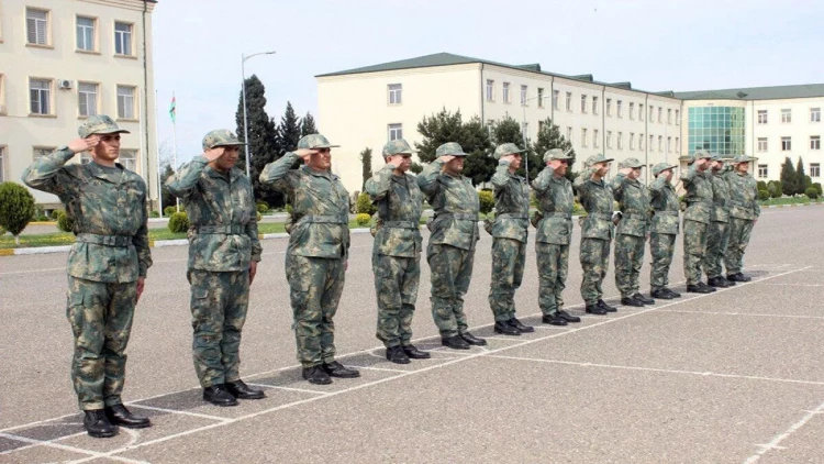Bu səbəbdən gənc əsgərlərin ailə üzvləri ilə görüşü məhdudlaşdırılıb - FOTO