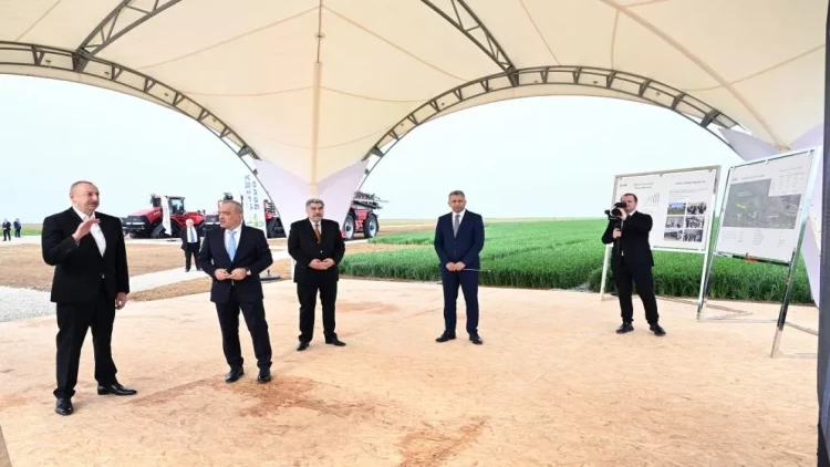 İlham Əliyev Hacıqabulda “Agro Dairy” MMC-yə məxsus qurğular kompleksi ilə tanış olub - VİDEO - FOTO