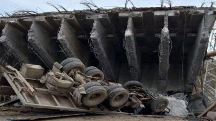 Rusiyada körpü uçdu: Ölən və yaralananlar var - VİDEO