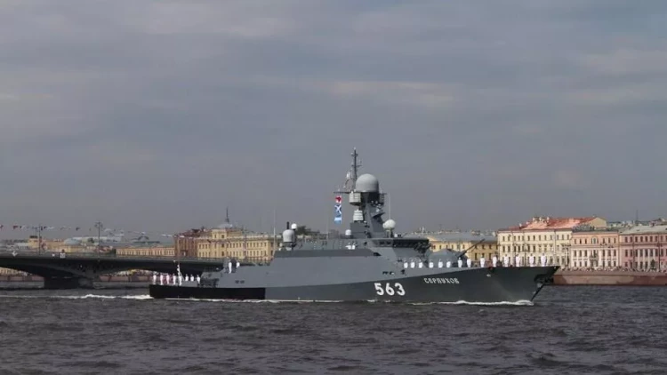 Rusiyada hərbi gəmi yandı