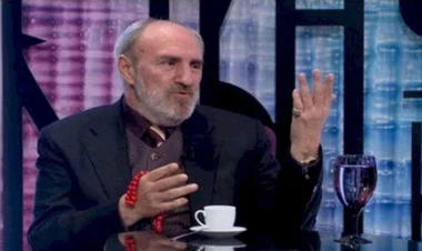 Akif İslamzadə:“Qadınlarımız baldırlarını göstərirlər” - VİDEO