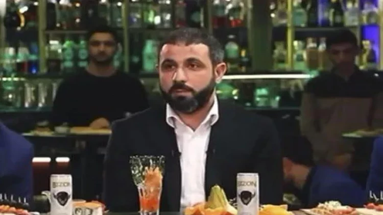 “Adam futbolçu olduğunu deməyə utanırdı”