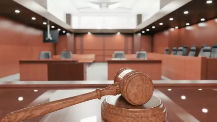 Atasının qatilini məhkəmə zalında  güllələdi - FOTO