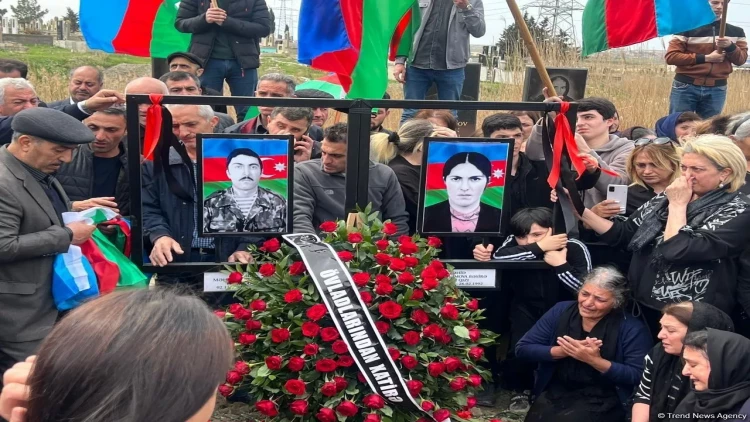 Xocalıda kütləvi məzarlıqda tapılan ər-arvadın qalıqları dəfn edilib - YENİLƏNİB - FOTO