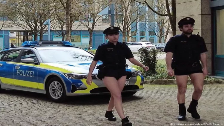 Polislərin qəribə geyimi dünyada gündəm oldu - FOTO