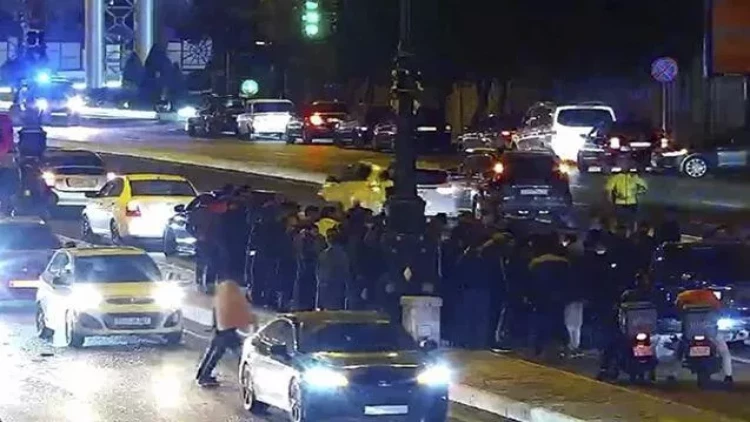 Bakıda ağır qəza: Yollar bağlandı - FOTO