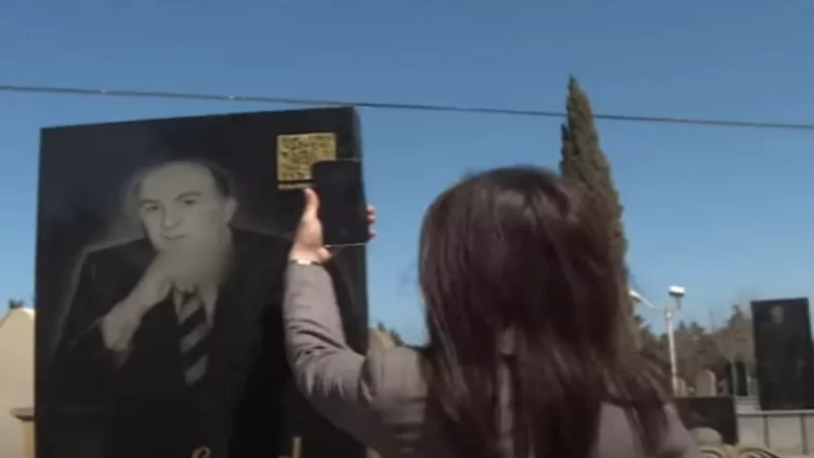 Atasının məzar daşına QR kod yerləşdirən oğul danışdı - VİDEO