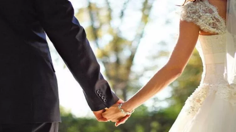 Siam əkizlərindən biri ƏRƏ GETDİ - VİDEO