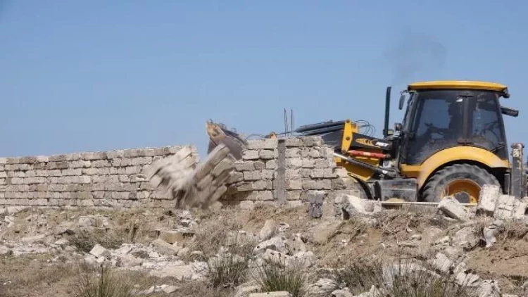 Bu ərazidə də qanunsuz tikililər söküldü - VİDEO