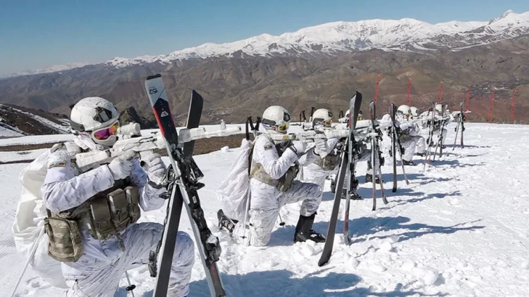 Şiddətli soyuq onları dayandırmır - VİDEO