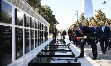 Haluk Görgün Şəhidlər xiyabanını və “Türk şəhidliyi” abidəsini ziyarət edib - FOTO