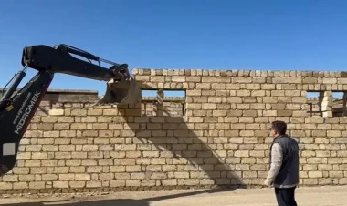 Abşeronda qanunsuz tikililər söküldü - VİDEO