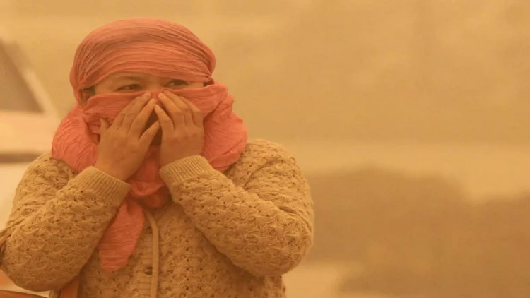 Sarı qum dumanı Yaponiyaya ÇATDI