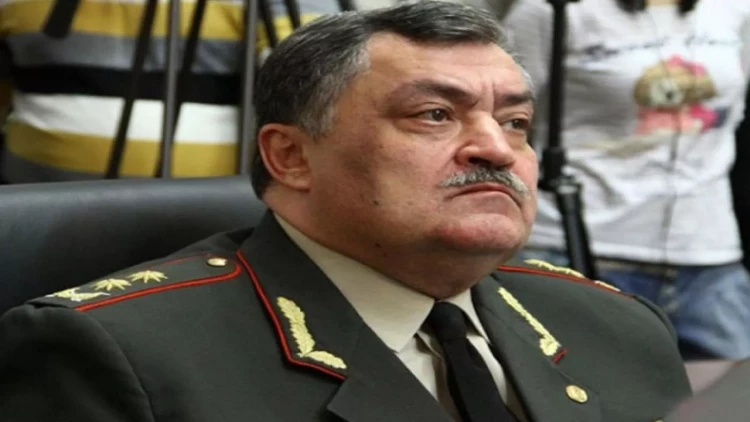 Nazir müavinini həyat yoldaşı məhkəməyə verdi