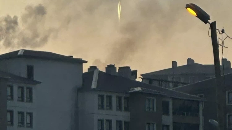 Səmadakı sirli obyekt görənləri heyrətləndirdi - VİDEO