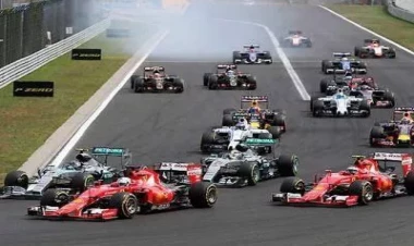 Yarış zamanı maşın tamaşaçılara çırpıldı: 4 ölü, 8 yaralı - VİDEO