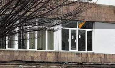 İrəvanda polis idarəsinə hücum edən silahlı şəxs zərərsizləşdirilib - YENİLƏNİB - VİDEO