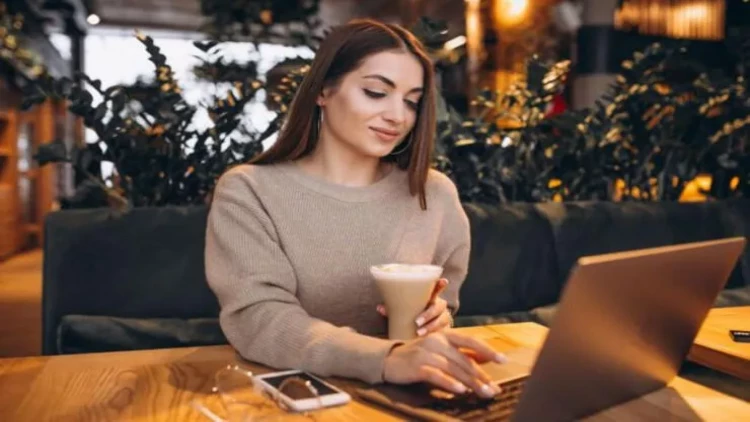 İctimai yerlərdə Wi-Fi-dən istifadə zamanı bunları etməməlisiniz - XƏBƏRDARLIQ