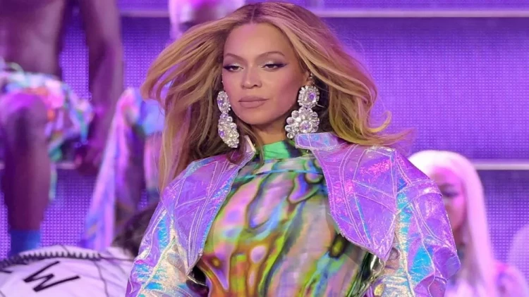 Beyons yeni albomu üçün soyundu - FOTO