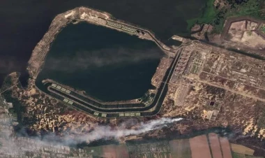 Ukraynaya kütləvi hücum: Zaporojye AES-ə ziyan dəydi