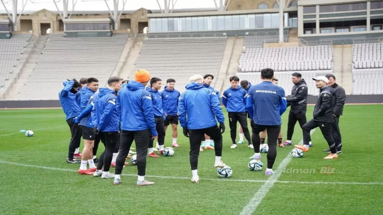 Monqolustan millisi Bakıda açıq məşqə çıxıb - FOTO