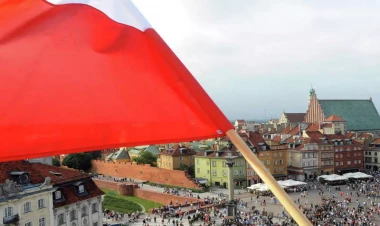 Polşa Belarusla sərhəddə elektrikli hasar çəkir