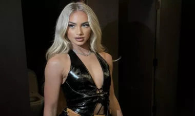 Məşhur futbolçu dəri paltarda büstqaltersiz FOTOsunu yaydı