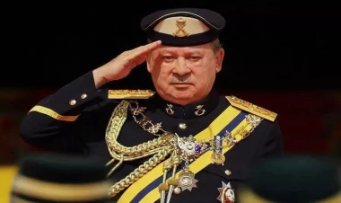 Malayziyada corab üzərindəki yazı qalmaqal yaratdı,  kral işə qarışdı - FOTO