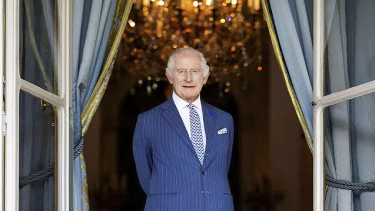 Kral ölüm xəbərindən sonra Londonda görüntüləndi