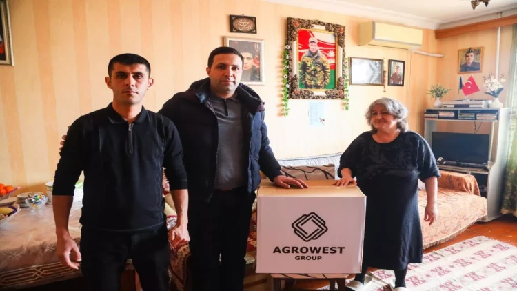 “Aqro-Vest DC” MMC əməkdaşları Novruz bayramı ilə əlaqədar şəhid ailələrinə baş çəkib - FOTO