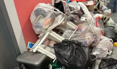 Bloqqerin qəribə hobbisi: zibil qutusunu eşələməklə...- FOTOlar