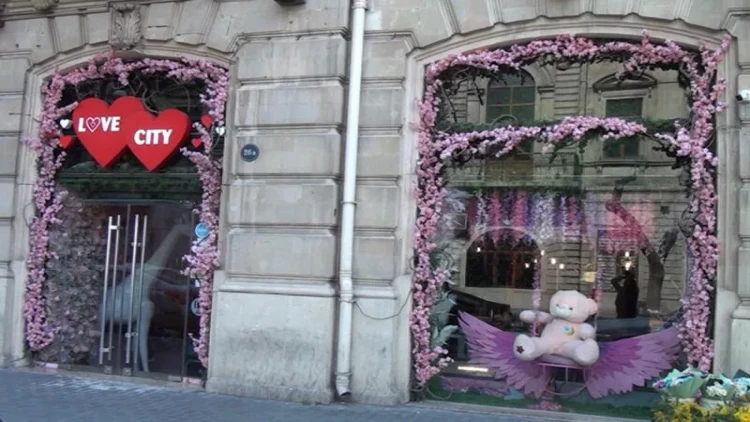 Bakıda məşhur kafe bağlandı - FOTO