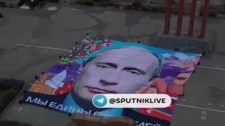 Ermənistanda Putinə rəğbət - nəhəng portreti açıldı - VİDEO