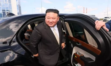 Putinin hədiyyə etdiyi avtomobillə ilk dəfə tədbirə getdi - FOTO