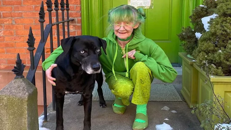 Xoşbəxtliyi yaşıl rəngdə görən 83 yaşlı qadın fenomen oldu - FOTOlar