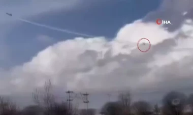 Pilot qəzaya uğrayan təyyarədən özünü belə atdı - ANBAAN VİDEO