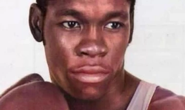 Əfsanəvi boksçu vəfat etdi