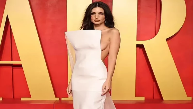 Emili geyimi ilə “Oskar”a damğa vurdu - FOTO