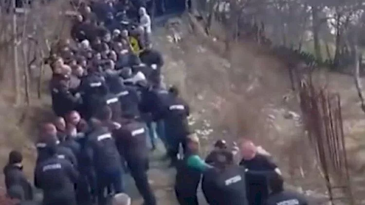 Gürcüstanda müsəlmanlara qarşı zorakılıq: Dövlət rəsmiləri hərəkətə keçdi - VİDEO