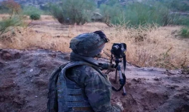 Bu ölkədə hərbçilər maaş üçün cinsini dəyişir