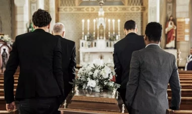 İngiltərənin danışdığı sirli dəfn mərasimi: Tabut boş olub, zaldakı insanların... - FOTO