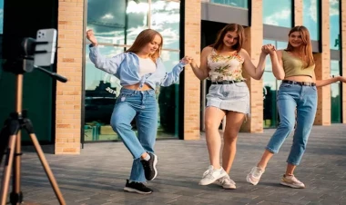 Tiktokçu qıza 400 kişi hücum etdi - VİDEO - FOTO