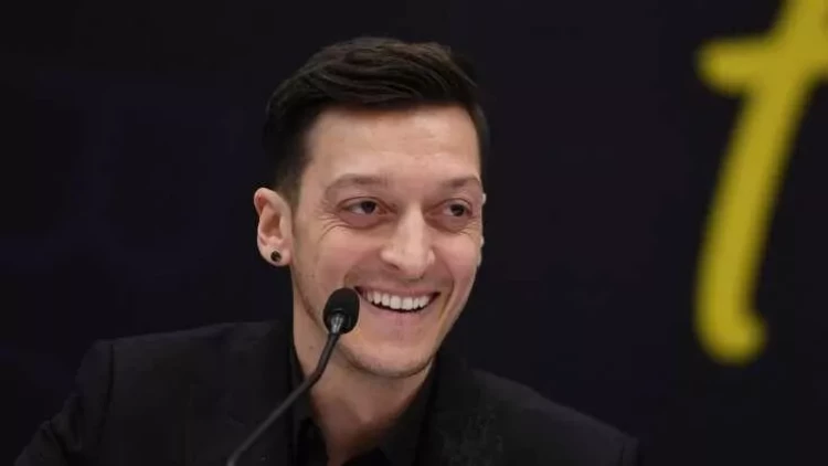 Məsut Özilin yeni görkəmi heyrətə gətirdi: Başqa insan olub - FOTO